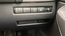 Nissan Qashqai 1.3 DiG-T MH N-Connecta [Glass Roof] 5dr Petrol Hatchback